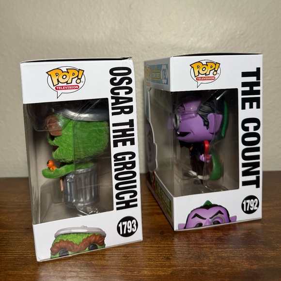 Funko Pop - Sesame Street - Oscar the Grouch Flocked #1793 + The Count #1792 - Picture 2 of 5